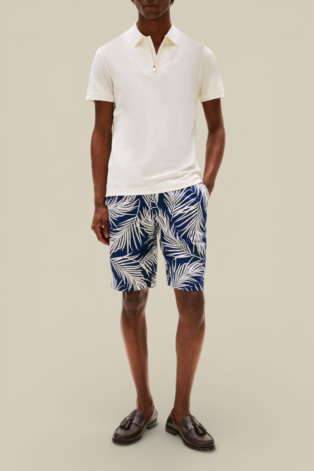 תמונת כל הלוק של מכנסיים קצרים